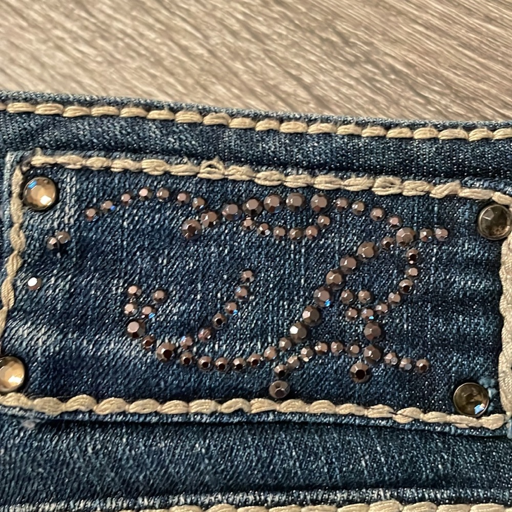 Women’s Code Bleu Capris - Picture 3 of 7